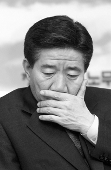 노무현 측근관리 비상