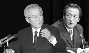 한나라 조준사격에  정몽준 안방침투 맞불