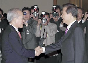이회창 DJ끌어안기 작전 전모