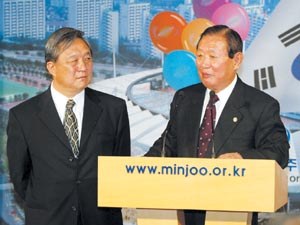 친노 시니어그룹  ‘노심잡기’  전쟁