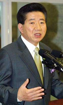 흔들리는 노무현의 정면돌파 프로젝트