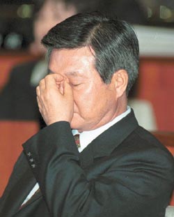 한화갑 대표직 사퇴 미루는 속사정