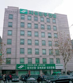 ‘곳간 바닥설’ 자민련 표정