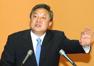 ‘사면초가’ 정대철 민주당 대표 탈출구가 없다