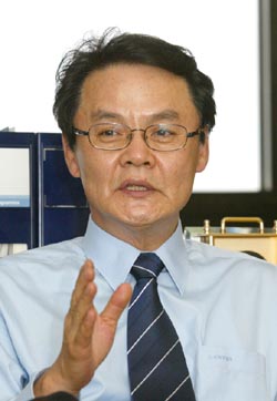 홍사덕 한나라당 신임 총무 “이 전 총재에게 총선 도움 청할 것”