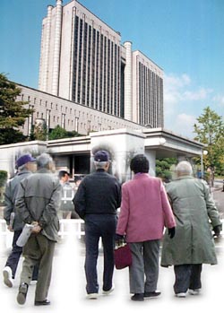 늘어나는 ‘황혼이혼’ 두 사건으로 본 판결 경향