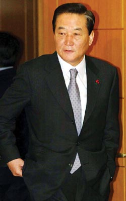 서청원 전 한나라당 대표 당밖에서 몸불리는 속내