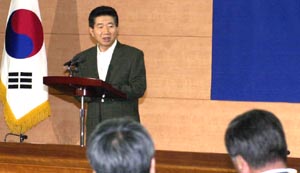 또 ‘대 언론 강경발언 파문’ 노무현 국정토론회 발언록 전문 공개
