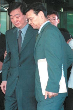 ‘지병’ 이유로 밖으로 나온  고위층 인사들