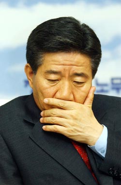 흔들리는 	노무현 위기설 실체 - 귀는 닫히고 입은 열리고