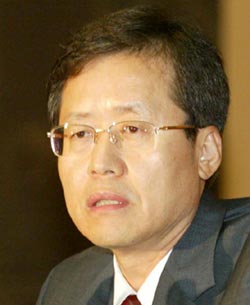 국감 출두 이원호씨 홍준표 의원과 맞고함