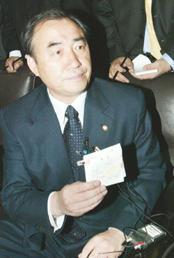 노무현 대선자금 의혹의 꼬리 ‘선거자금 수입·지출 내역’ 따져보니