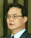 홍사덕 한나라당 총무-이재오 의원 급부상 ‘신경쓰여’