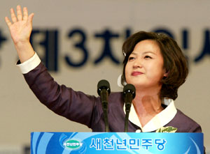 인기는 ‘짱’ 투표는 2위 - 목마른 추미애 휴대폰도 껐다