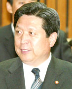 송영진 의원 - 국회일정 이유 검찰소환 연장 요청