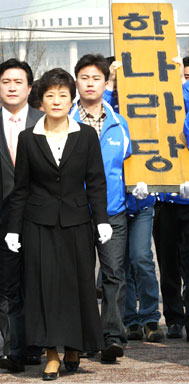 박근혜 대표 ‘마이웨이’ 내막