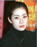 영화배우 송윤아 -“접시 깨면 주위 사람 죽더라” ‘예지력’ 체험 고백