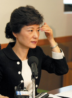 딜레마에 빠진 박근혜 대표의 선택