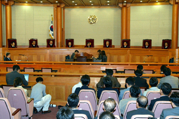 [기획 특집 - 신행정수도 건설 특별법 위헌 판결 그후] 헌재 관련 3대 미스터리