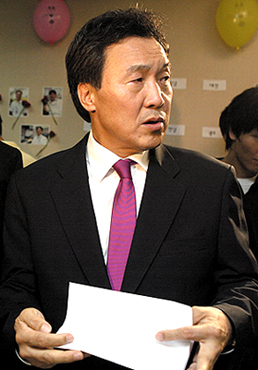 [집중견제·지지율 멈칫] 울고싶은 손학규