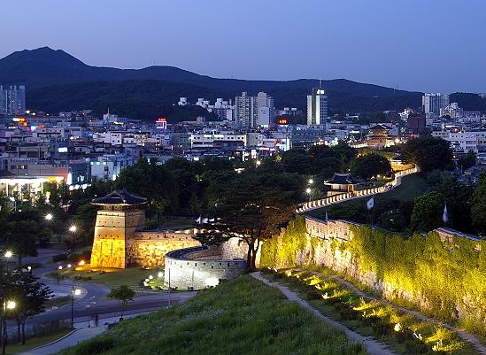 수원 화성 따라 걸어볼까