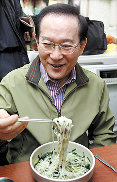 [전문가 진단 - 대선 파이널 승부처 ③] 불안한 2위, 이회창