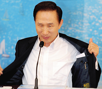 악재에 갇힌 이명박 대통령 돌파카드