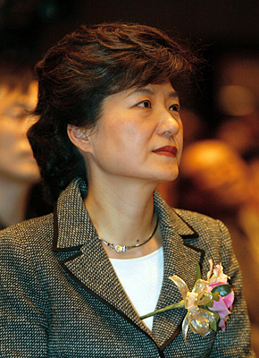 박근혜 ‘박정희 축제’ 준비하는 사연