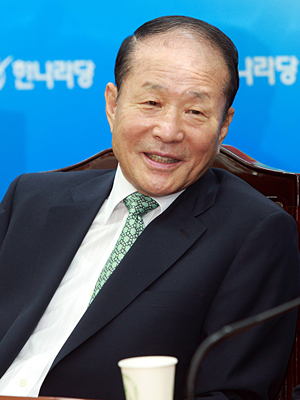 날개단 이상득 vs 발묶인 이재오, 엇갈린 행보 막후