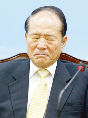 이상득 ‘정보정치’ 막후