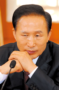 청와대는 여전히 불통