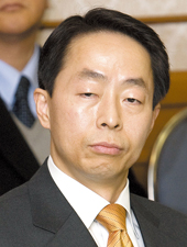 소외당하던 김현철 기지개 켜는 까닭