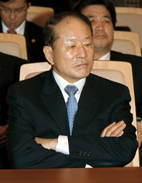 천성관 파동 후폭풍 대통령 형제 냉기류