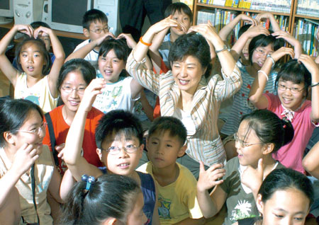 MB에 친서민 이미지 변신 박근혜 새전략 이것