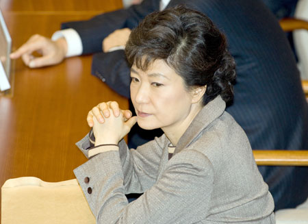 '이명박 효과'에 박근혜 캠프 비상 걸린 내막
