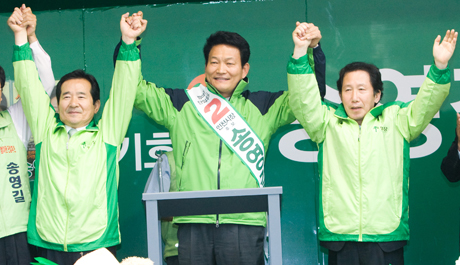 위기의 남자 정세균 민주당 대표