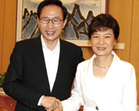 8·21 비밀회동 MB, 박근혜 ‘품은’ 내막