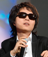 신정환 행보 설왕설래