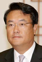 정진석 정무수석 ‘자기 정치’ 논란
