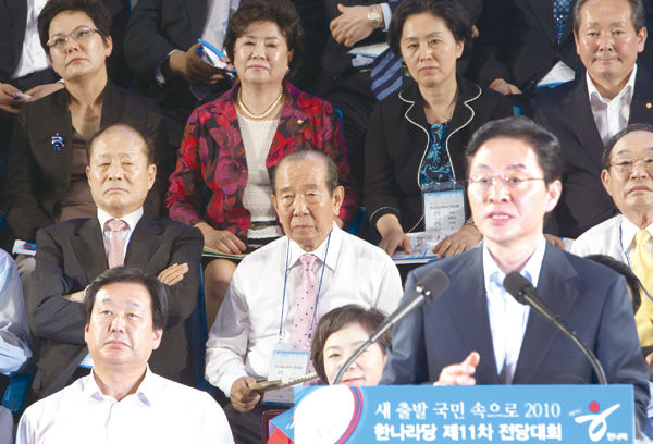 ‘개각 힘겨루기’ 형님 vs 소장파 리턴매치 막후