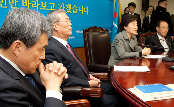 비대위 vs 친이계 권력 대충돌