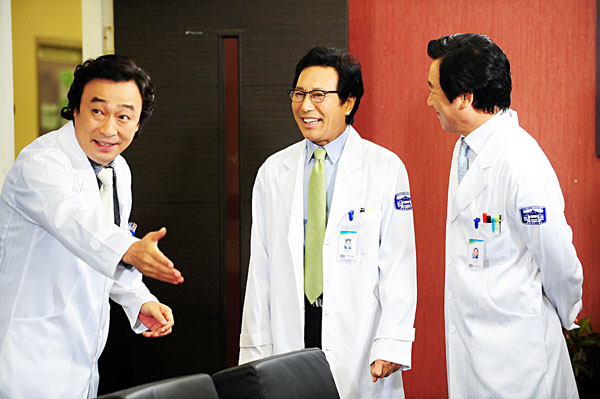 엉뚱한 데 메스질 국립의대 교수 구설 내막