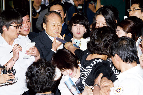 친인척·측근비리 수사 조율 MB-사정당국 ‘핫라인’ 가동설 추적