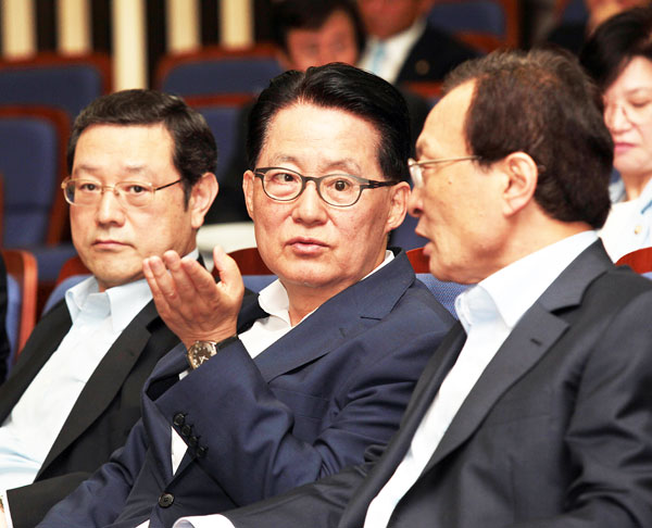검찰 vs 박지원 숨바꼭질