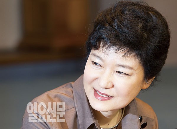 박근혜 ‘고소의 여왕’ 된 까닭