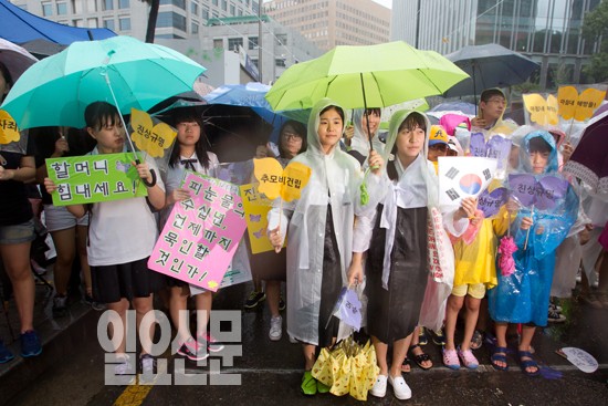 광복절 폭우속, 위안부 피해자 수요집회