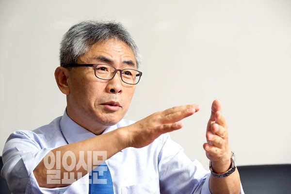 까놓고 톡-‘독설 작렬’ 보수논객 정규재 한국경제 논설실장