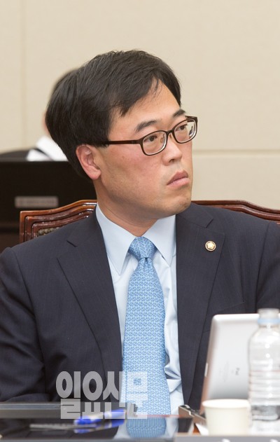 '신의 직장' 한국거래소 사외이사에 뿌리 깊은 삼성 출신