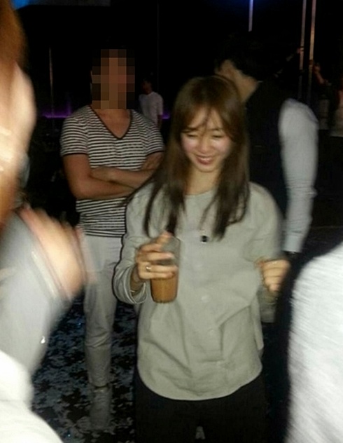 이연희 클럽 포착, 옷은 수수해도 얼굴이 '갑'