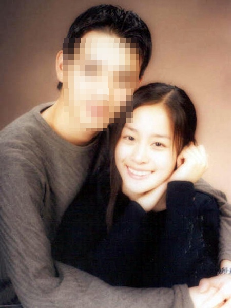 김태희 데뷔 전 사진 유출 '백허그 남자는 누구?'